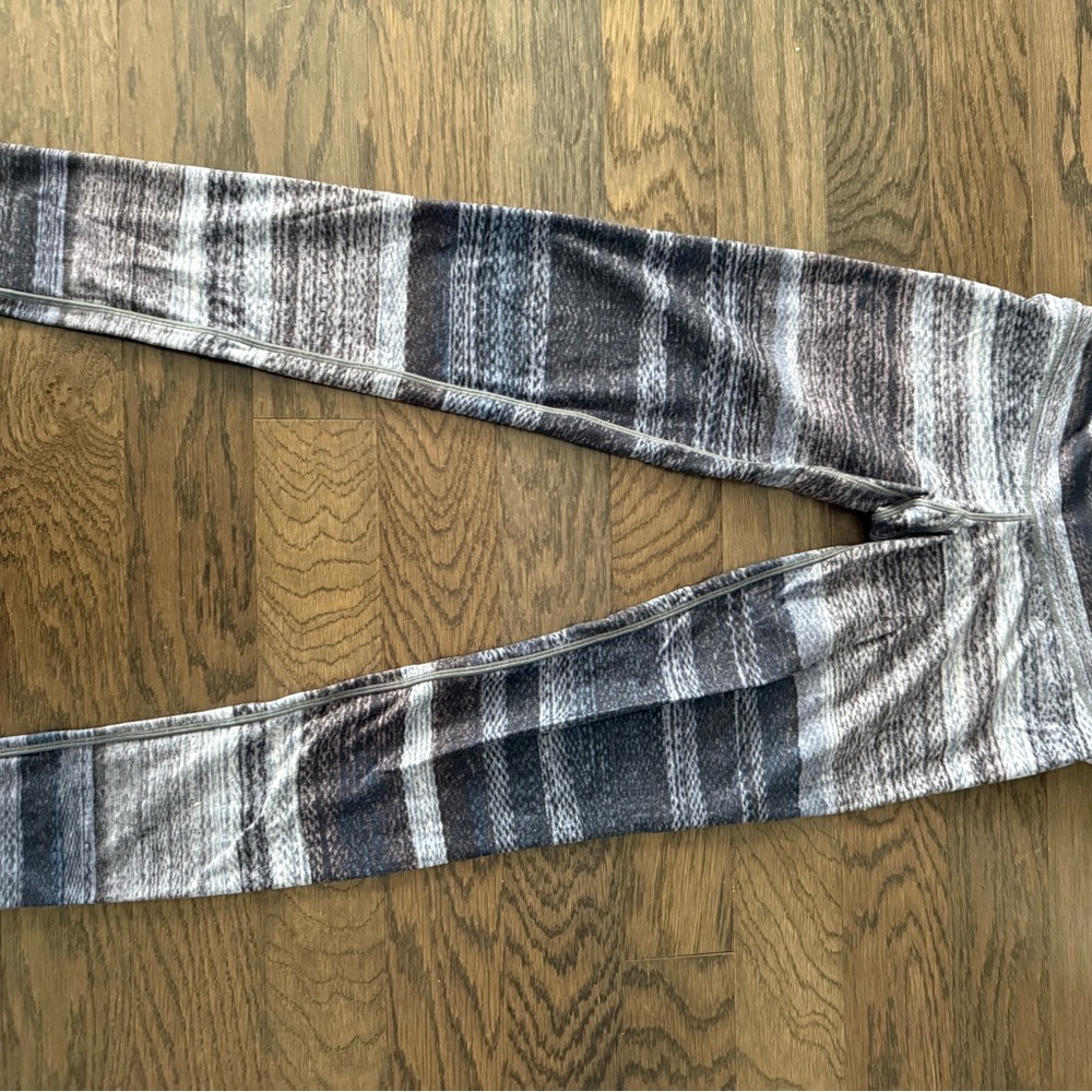 Niyama Sol Yoga Pilates Striped Blue and Gray  Leggings. Size Woman’s Small